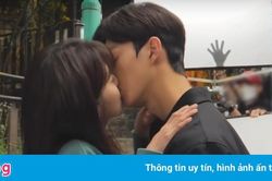 Cảnh hôn của Han So Hee và Song Kang