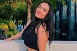 Cô gái Mỹ bị dọa đuổi khỏi phòng gym vì mặc áo crop top