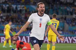 Kane tỏa sáng đưa tuyển Anh vào bán kết Euro 2020