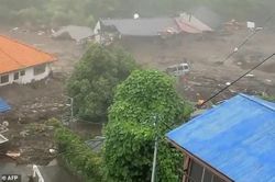 Cận cảnh thảm họa lở đất 'đánh sập' hàng loạt ngôi nhà ở Nhật Bản