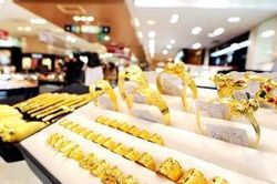 Giá vàng hôm nay 3/7: Vàng biến động mạnh phiên cuối tuần
