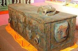 Quan tài bằng đồng nghìn năm tuổi vừa được tìm thấy, chính quyền địa phương đã làm điều khiến chuyên gia 'rất sốc'!