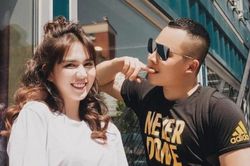Ngọc Trinh 'đập hộp' căn phòng sang chảnh mới, chính thức về ở chung nhà với 'ông bầu' Vũ Khắc Tiệp