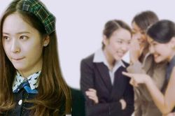 Stress vì 'chiến tranh lạnh' với đồng nghiệp chuyên nói xấu sau lưng