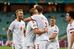 Quật ngã CH Czech, Những chú lích chì Đan Mạch viết tiếp chuyện cổ tích