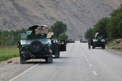 300 binh sĩ Afghanistan bỏ chạy khi Taliban tấn công