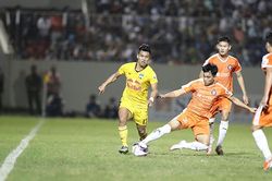 V-League và khoảng lặng cần thiết