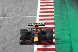 F1 chặng Áo: Verstappen bứt phá, Hamilton hụt hơi