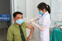 Hưng Yên: Hoàn thành tiêm vắc xin Covid-19 đợt 3, tổng đã tiêm hơn 23.400 liều