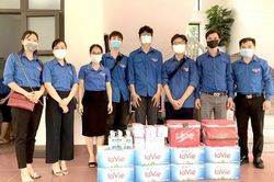 Phân phối vật phẩm hỗ trợ chương trình 'Tiếp sức mùa thi' năm 2021