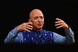 Từ hôm nay, Jeff Bezos nghỉ hưu với khối tài sản gần 200 tỷ USD