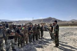 Tajikistan tăng cường biên giới khi lính Afghanistan trốn chạy Taliban
