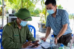 Dùng giấy xét nghiệm nCoV hết hạn để qua chốt