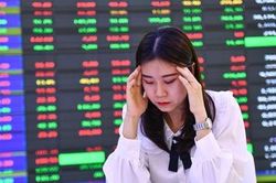 VN-Index lao dốc, mất hơn 56 điểm