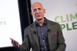 Tỉ phú Jeff Bezos rời vị trí CEO Amazon