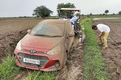 Tài xế Hyundai Grand i10 tin tưởng Google Maps và cái kết