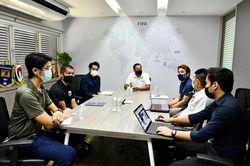 HLV Nishino chốt ngày 'trình diện' Thái Lan sau thông tin 'mất tích'