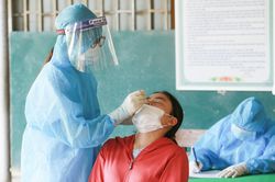 Nghệ An: Thí sinh vùng phong tỏa vui mừng kịp dự thi vào 'phút chót'