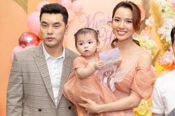 Ngắm con gái bụ bẫm của Ưng Hoàng Phúc, biểu cảm đáng yêu 'đốn tim' cư dân mạng