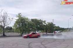 Màn drift xế độ điêu luyện của tay chơi Việt