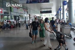 Hành khách từ Thành phố Hồ Chí Minh, Hà Nội đến sân bay quốc tế Đà Nẵng được phân luồng cách ly.