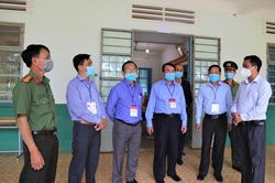 Phó Chủ tịch UBND tỉnh Lâm Đồng Phạm S kiểm tra công tác chuẩn bị kỳ thi tốt nghiệp THPT năm 2021 tại huyện Bảo Lâm và TP Bảo Lộc