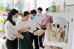 Đồng chí Trưởng Ban Tuyên giáo tỉnh ủy làm việc tại huyện Thuận Châu