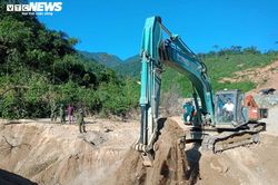 Xả nước tìm 11 người còn mất tích ở Rào Trăng 3 dưới lòng hồ thủy điện