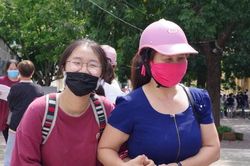 'Sóng' của Xuân Quỳnh vào đề Tốt nghiệp THPT: Người mừng vì 'trúng tủ', người lại kêu khó