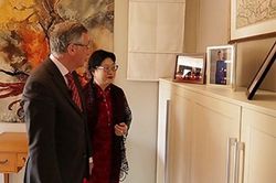 Vợ Đại sứ Bỉ tại Hàn Quốc lại bị tố tát nhân viên vệ sinh