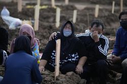 Vỡ trận vì Covid-19, Indonesia hạn chế toàn quốc