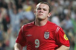 Rooney gãy xương bàn chân và một thập kỷ đau buồn của bóng đá Anh