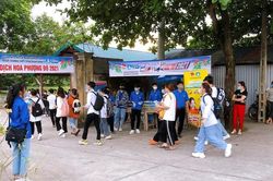 2.169 thí sinh tại huyện Ứng Hòa yên tâm bước vào phòng làm bài thi môn ngữ văn tại kỳ thi tốt nghiệp THPT