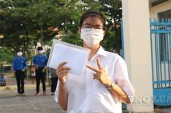 Sĩ tử An Giang tự tin, phụ huynh hồi hộp trước giờ thi môn Ngữ Văn
