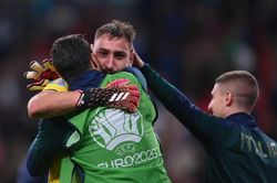 Người hùng Donnarumma bật khóc sau loạt đấu súng cân não