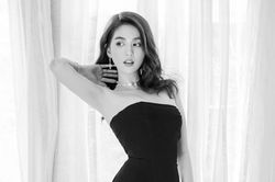 Người đàn ông được Ngọc Trinh cho phép ôm chầm bất cứ đâu mặc kệ giữa chốn đông người?