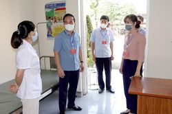 Đồng chí Phó Chủ tịch UBND tỉnh Hoàng Việt Phương kiểm tra công tác tổ chức thi tốt nghiệp