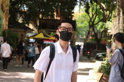 Gần 1 triệu thí sinh hồi hộp bước vào môn đầu tiên kỳ thi tốt nghiệp THPT