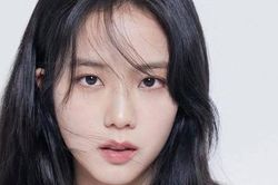 Ảnh đẹp thì Jisoo không thiếu, nhưng vì sao loạt ảnh profile diễn viên này lại gây sốt?