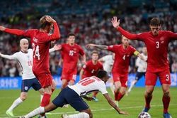 Sterling: 'Hậu vệ Đan Mạch có tác động, phạt đền là chính xác'