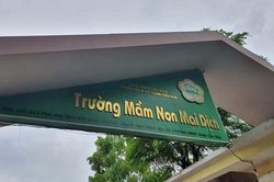 Hiện trường vụ sập trường mầm non, hơn chục ô tô bẹp rúm ở Hà Nội