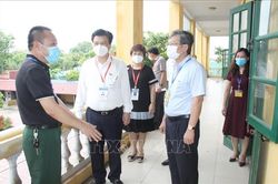 Thứ trưởng Nguyễn Hữu Độ kiểm tra công tác tổ chức thi tại Hưng Yên