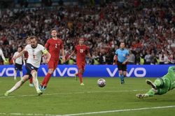 Arsene Wenger và Mourinho nói về quả phạt đền gây tranh cãi của Anh