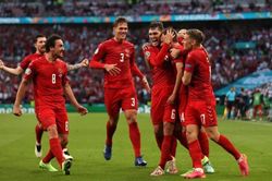 Siêu phẩm sút phạt khiến tuyển Anh lần đầu thủng lưới ở EURO 2020