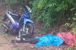 Thi thể người đàn ông nằm ngửa cạnh chiếc xe máy bên vệ đường lúc rạng sáng