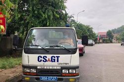 Thí sinh quên giấy tờ, CSGT dùng xe chuyên dụng chở về nhà lấy