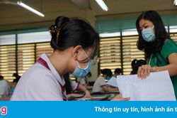 Giáo viên phải đeo găng tay khi chấm thi ở TP.HCM