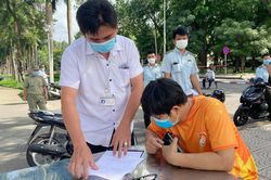 Tập thể dục trong công viên ở TP.HCM, 3 người bị phạt 6 triệu