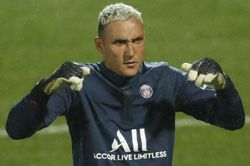 Keylor Navas nổi giận vì quyết định của PSG