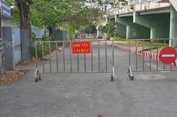 Khởi tố vụ chống người thi hành công vụ tại khu cách ly tập trung